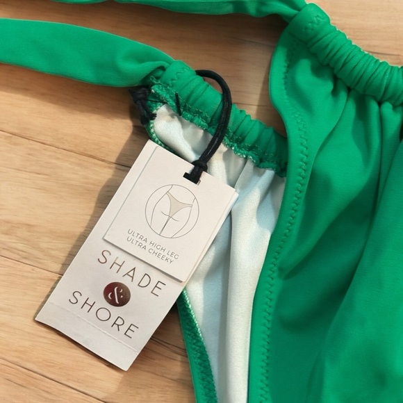 Shade & Shore Green Bikini. Bra size 34C. Bottom is XL. - Picture 2 of 4